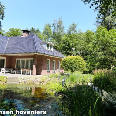 Wageningen een landelijke tuin met natuurlijke vijver